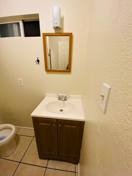 Building Photo - 4014 N Foxdale Ave