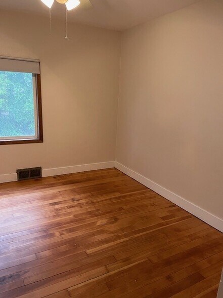 Bedroom - 4903 Terminal Dr