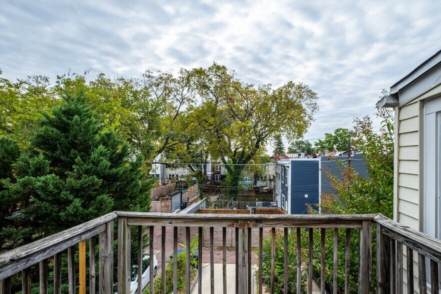 UPPER LVL BALCONY - 450 Randolph St NW