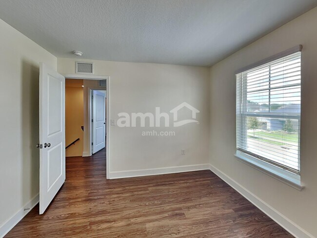 Building Photo - 413 Pine Terrace Dr