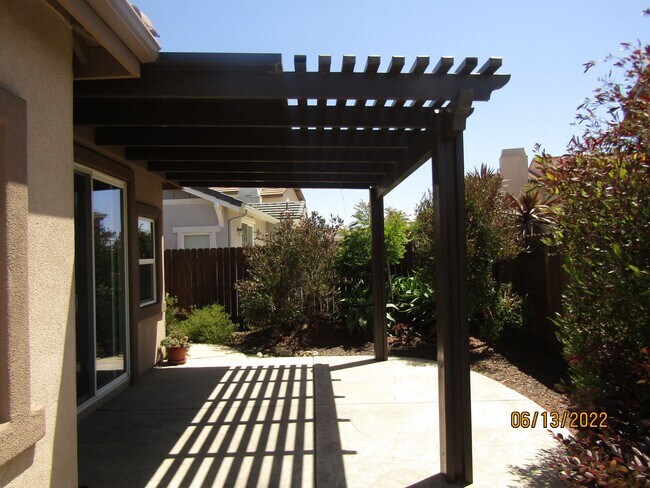 Building Photo - 305 Hampton Dr