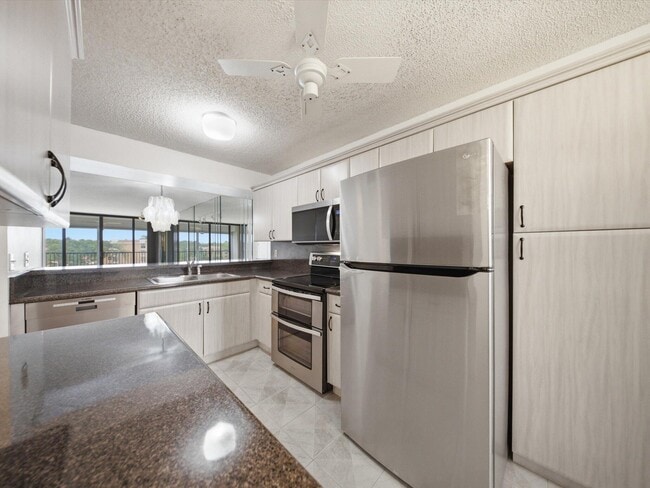 Building Photo - 6539 Coral Lake Dr