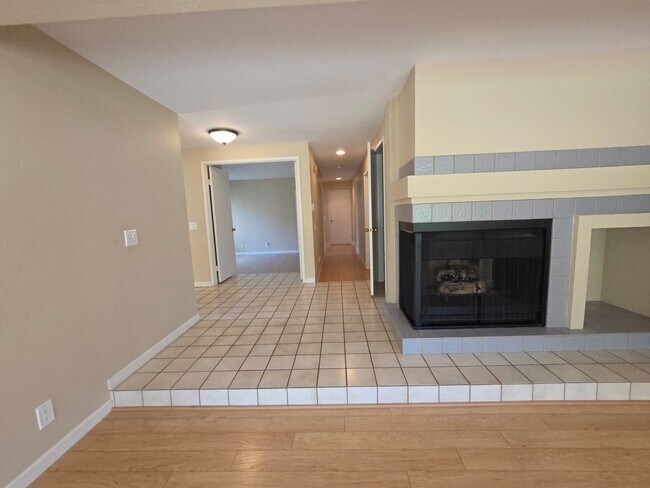 Building Photo - Scripps Ranch Beauty