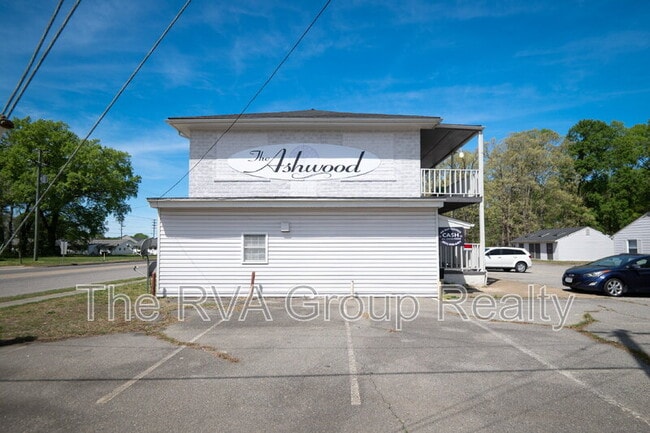 Building Photo - 3805 Woodlawn St