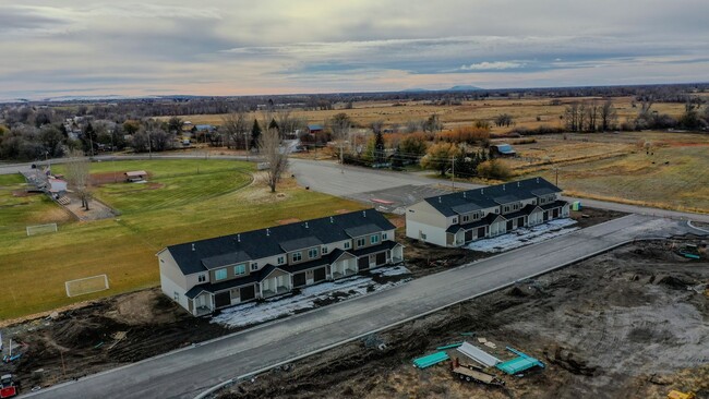 Building Photo - BRAND NEW 3 BED 2.5 BATH HOMES IN ST ANTHONY