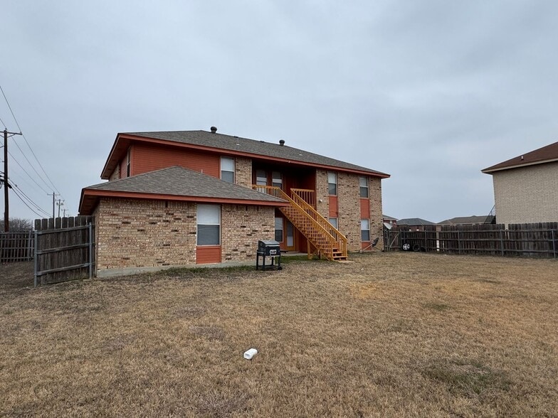 Building Photo - 5702 Greengate Dr