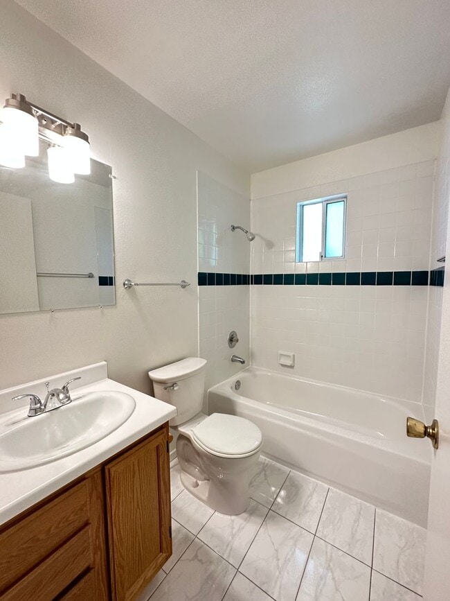 Building Photo - Top Floor of Benicia Duplex