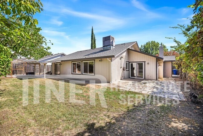 Building Photo - 639 Flower Dr