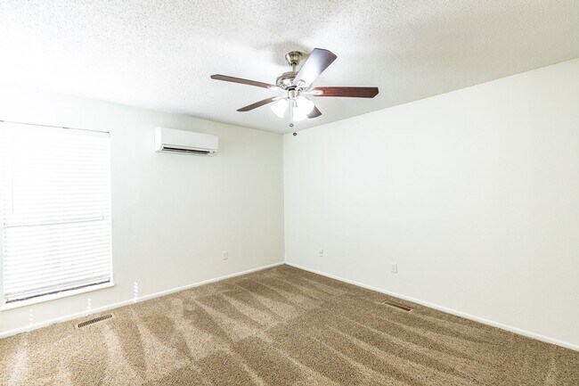 Building Photo - 1/2 Off 1st months rent