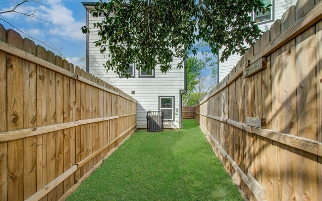 Building Photo - 4616 Shreveport Blvd