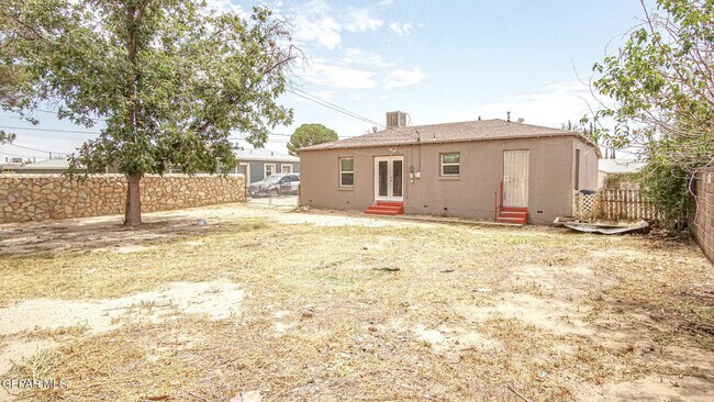 Building Photo - 125 Anita Cir
