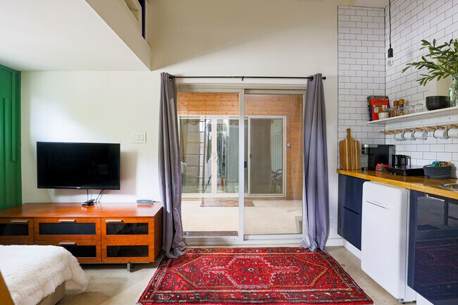 Building Photo - 55 Lynn St