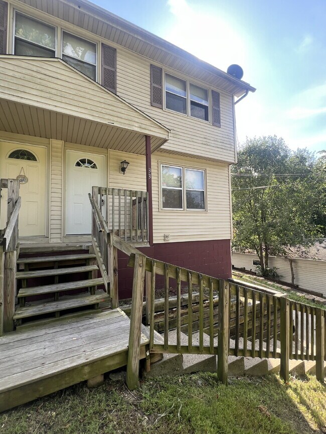 Building Photo - 2 Bedroom Duplex on South Side of Des Moin...