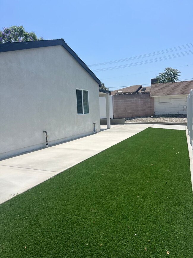 Building Photo - Brand New Detached 3 Bed/2 Bath Home-Central AC +In-Unit Laundry-Riverside