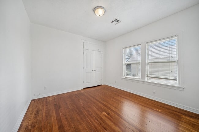 Building Photo - 411 N Roosevelt Ave