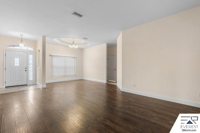 Building Photo - 7 Robin Pl