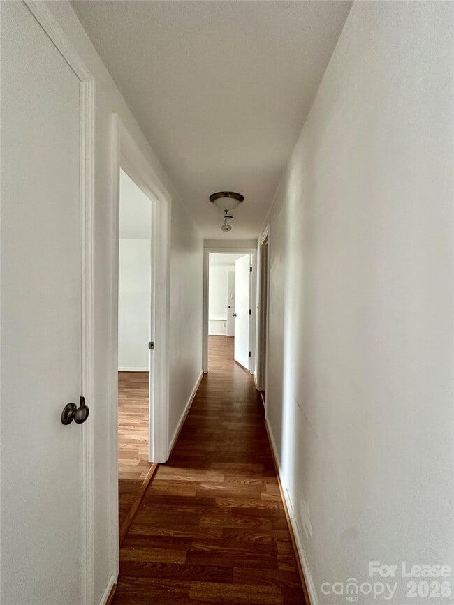 Building Photo - 1645 Arlyn Cir