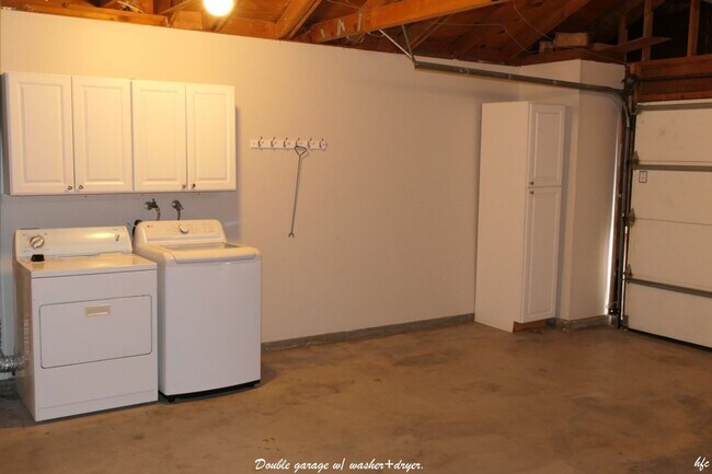 Building Photo - 2247 Mira Monte Cir W