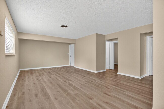 Building Photo - 3211 NE 7th Ave