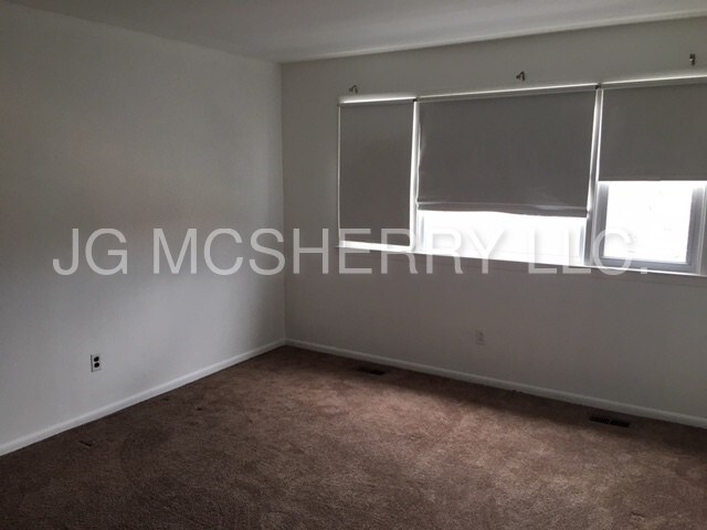 Building Photo - Two Bedroom Duplex in Bustleton