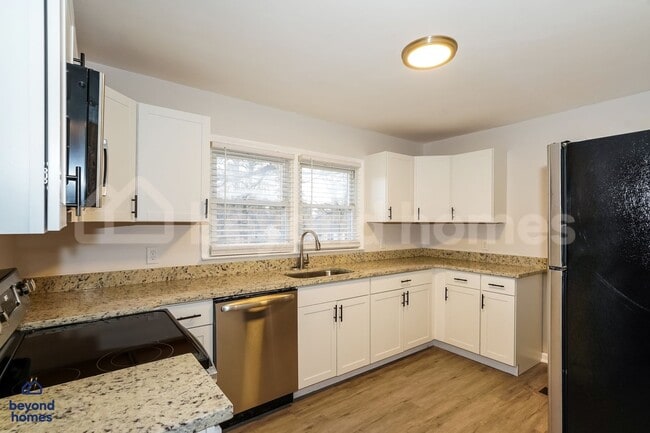 Building Photo - Beautifully Updated East Brainerd Home with Fenced Yard & Bonus Room