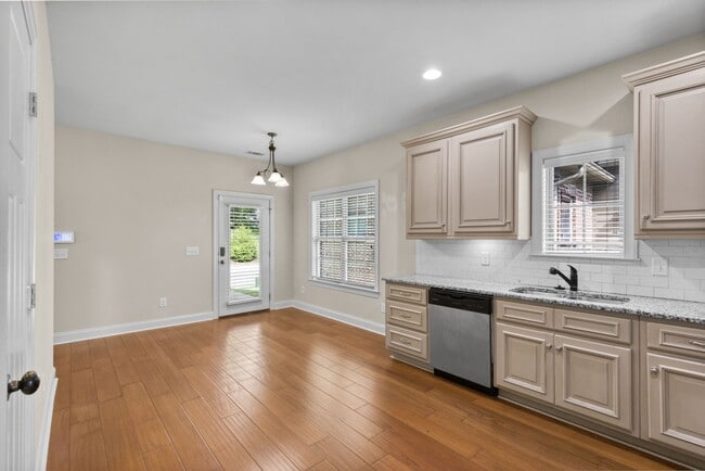 Building Photo - Rosemary Gate Townhome For Rent