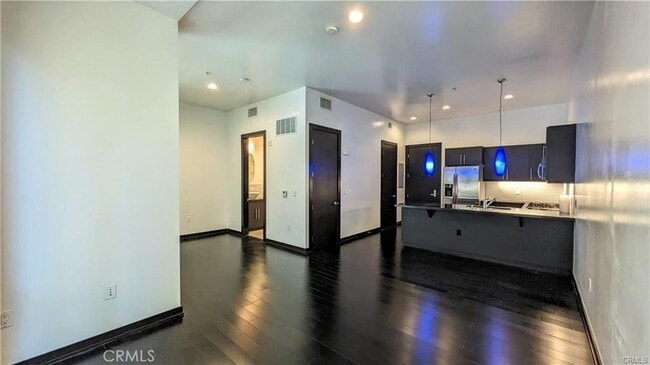 Building Photo - 655 S Hope St