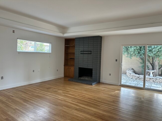 Building Photo - 3102 E Vanowen Ave