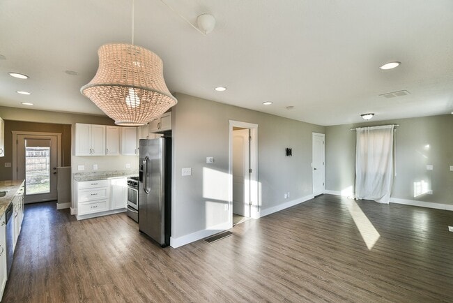 Building Photo - Beautiful Spacious Home in Sugarhouse!