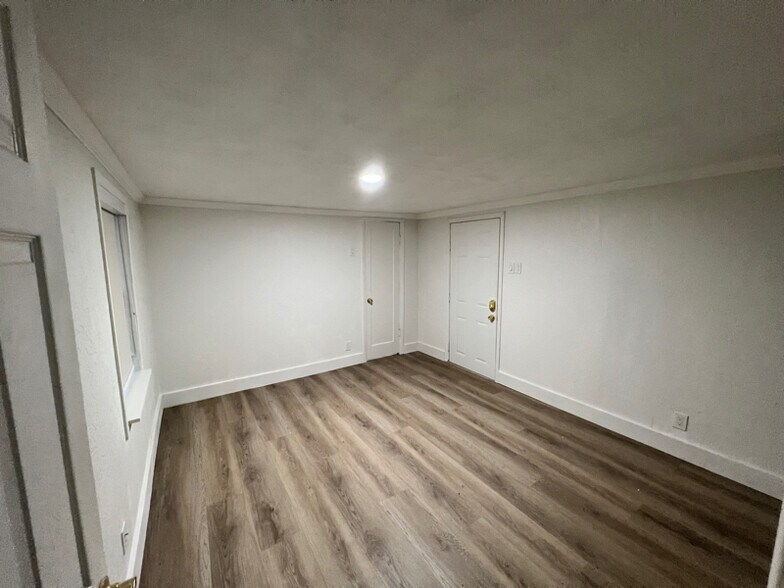 Building Photo - 5137 Dartmouth Ave N