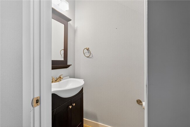 Building Photo - 2304 SW Juniper Ave