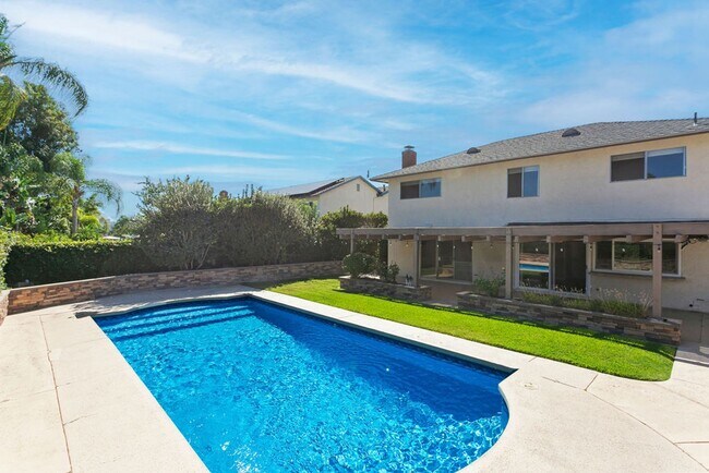 Building Photo - Upgraded Pool Home in Wonderful Mission Vi...