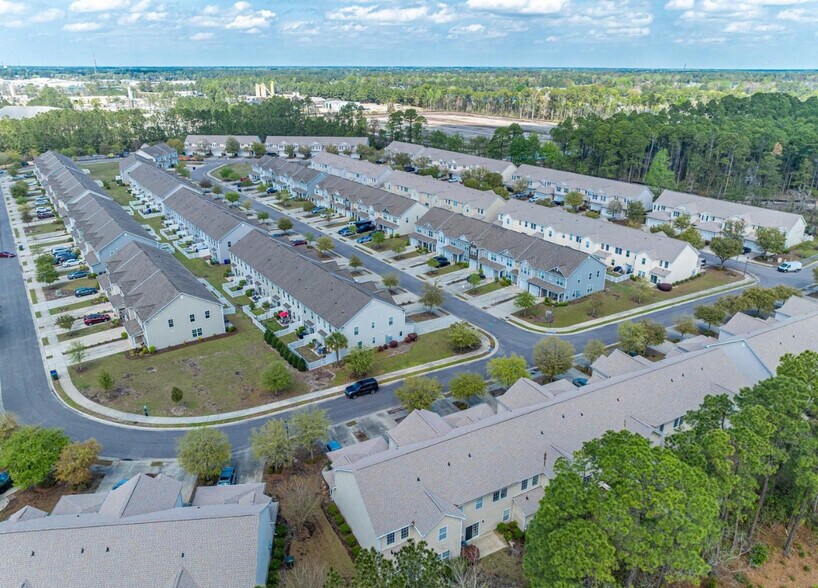 Building Photo - 1120 Fairway Ln