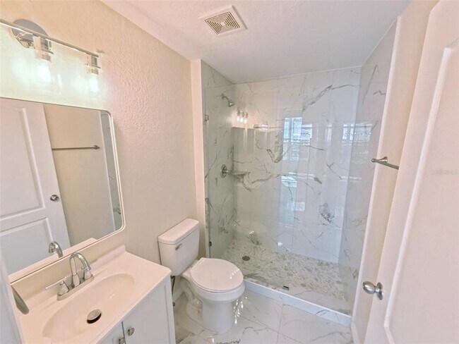 Building Photo - 4102 Central Sarasota Pkwy