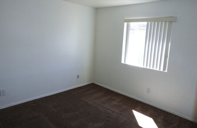 Building Photo - K-1014