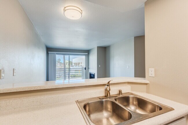 Building Photo - Smartly Designed 2-Bedroom Apartment in Pr...