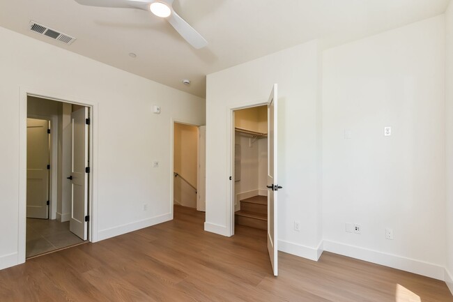 Building Photo - New Luxury Townhome with 2-Car Garage | Minutes to Downtown Redwood City & Tech Campuses