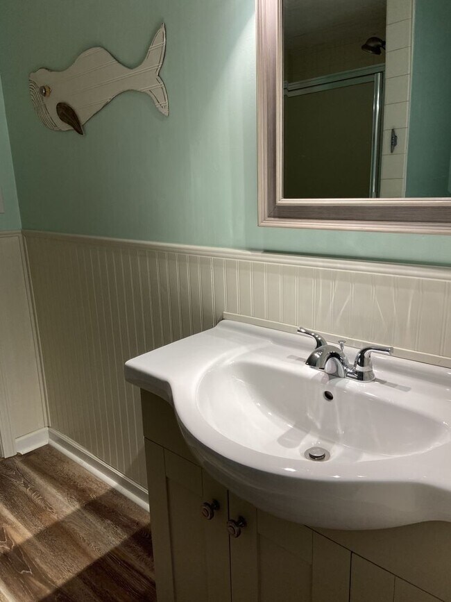 Building Photo - Beautiful home in Emerald Isle.