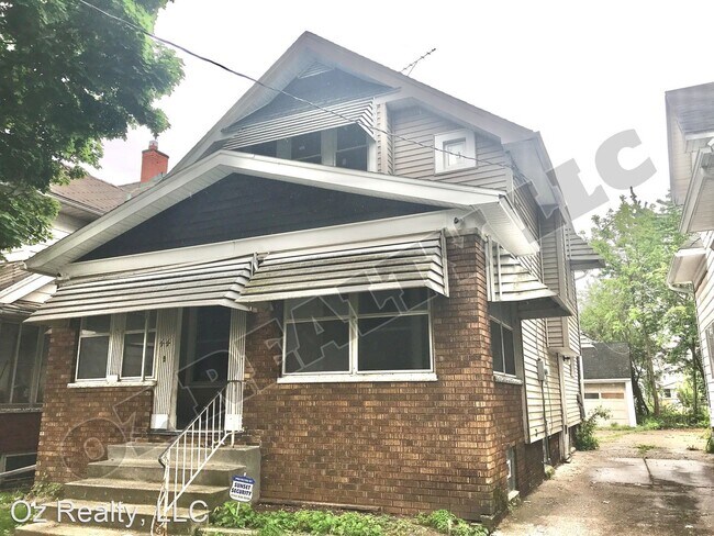 Primary Photo - 3 br, 1 bath House - 44 East Lake Street