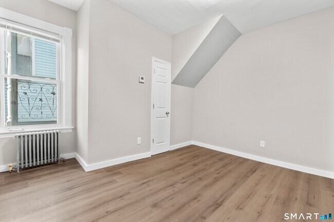 Building Photo - 394 Gregory St