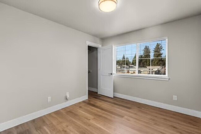 Building Photo - 63286 NW Ski Ln