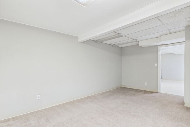 Building Photo - Large Home in Guilford Hills, Hardwood Flo...