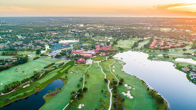 Building Photo - 15 Commodore Pl