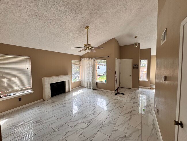 Building Photo - 545 Prairie Dell St