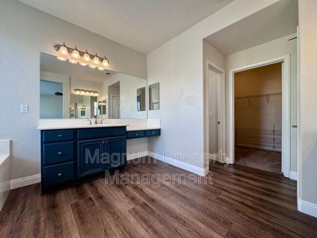 Building Photo - 34333 Northhaven Dr