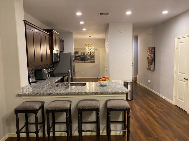 Building Photo - 6513 Knox St