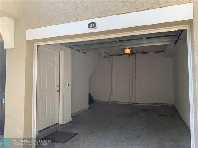 Building Photo - 5820 W Sample Rd