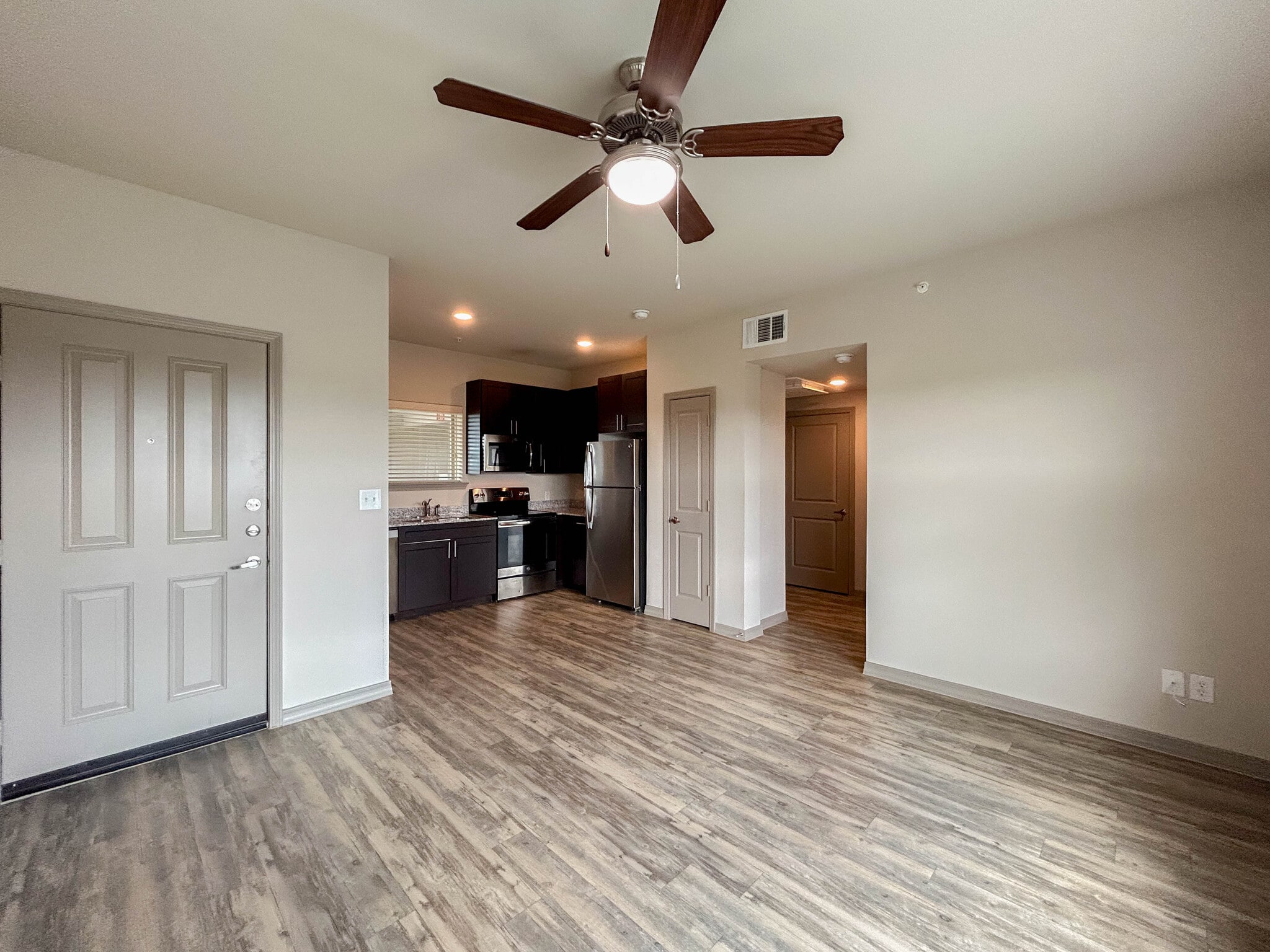 Building Photo - Live Oak Apartments