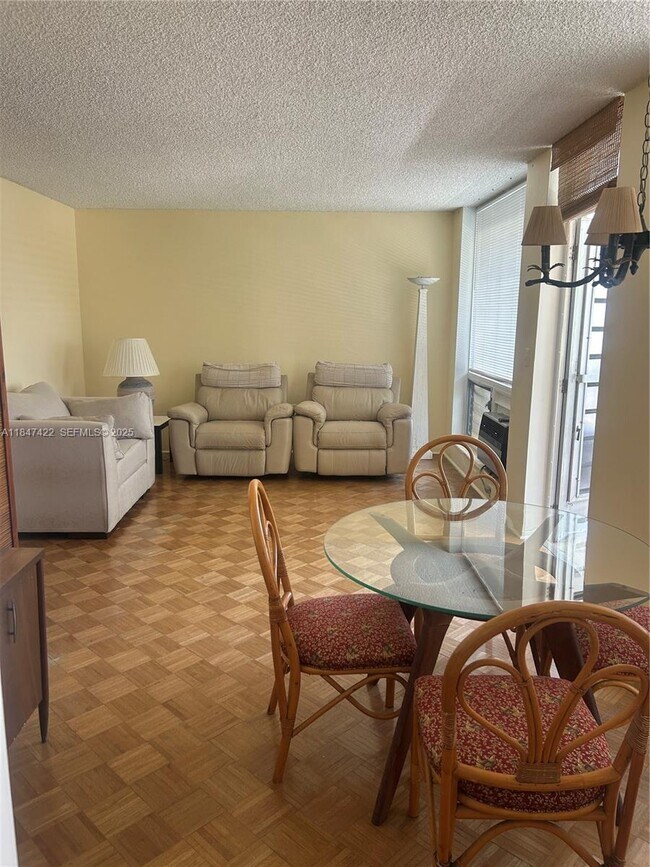 Building Photo - 2400 NE 9th St