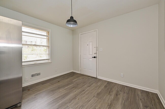 Building Photo - 1640 Eaves Rd